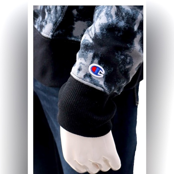 NWOT / Champion tie dye hoodie in navy/grey.  Navy ribbed cuffs/waistband 💙🩶 - Picture 3 of 5